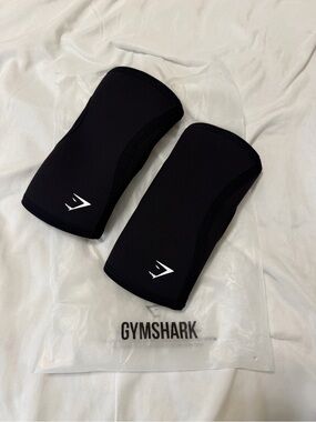 Gymshark Black Knee Support Sleeves - Pair
